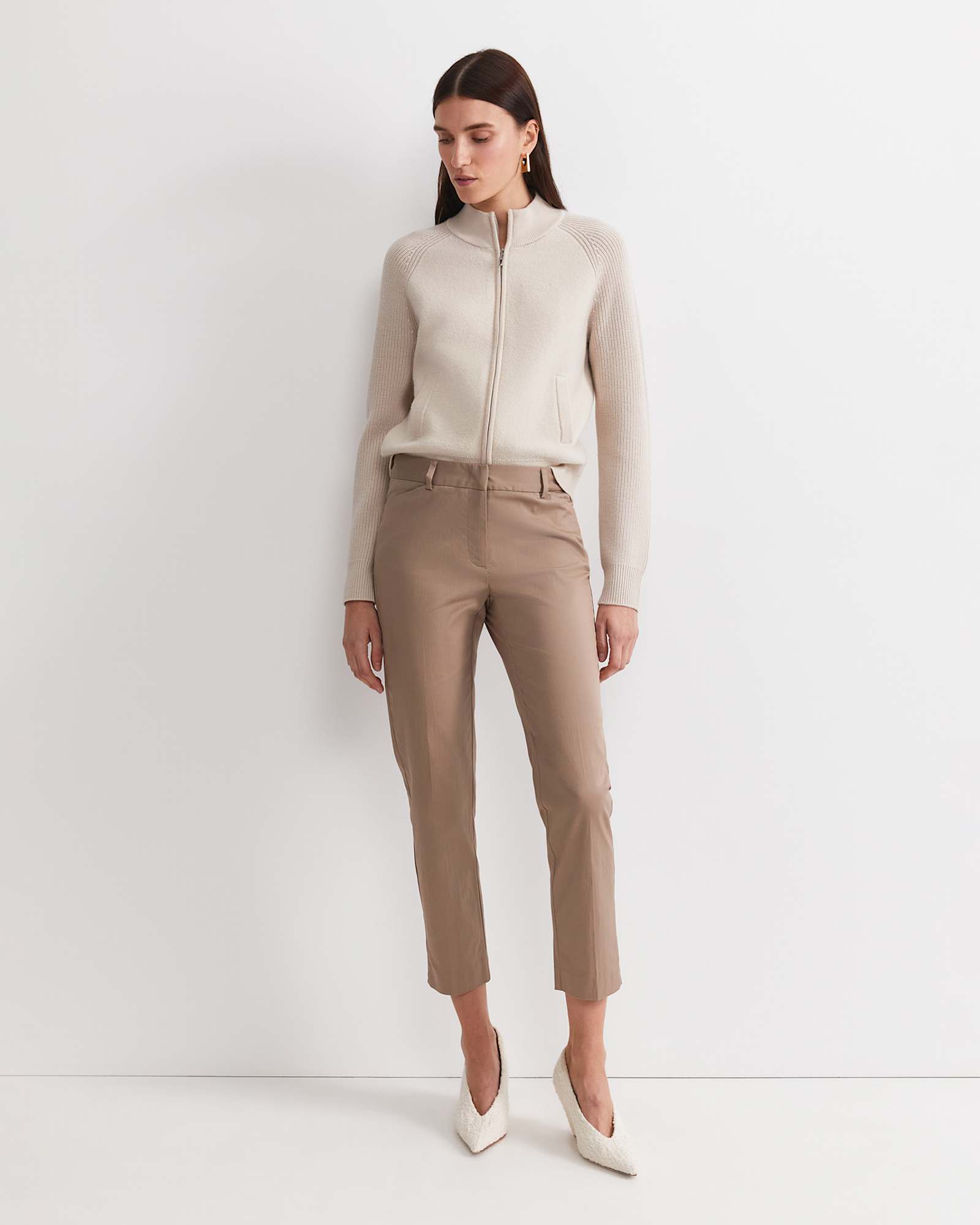 Evie Capri Pant in CAPPUCCINO