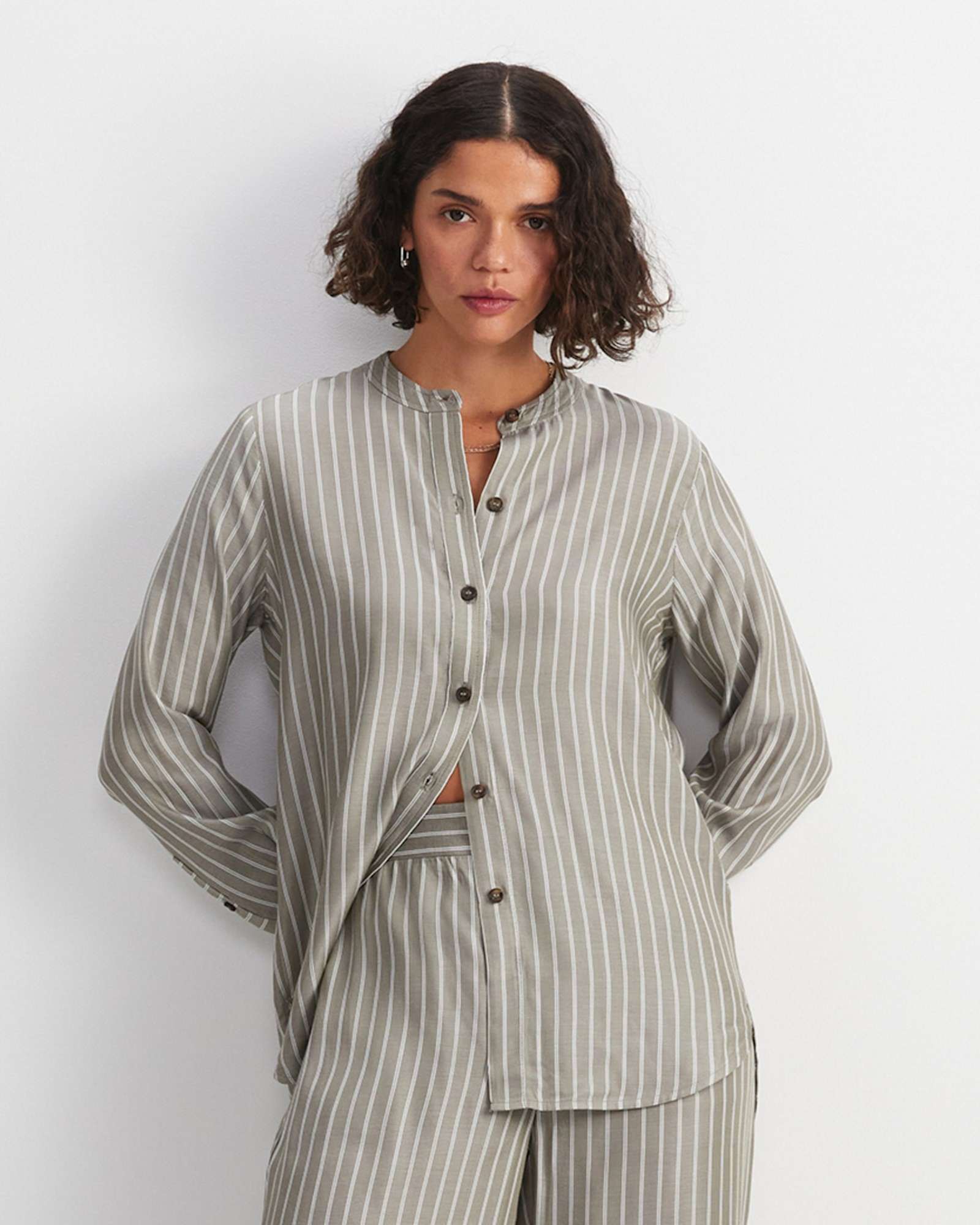 Soleve Yarn-Dyed Shirt in KHAKI/WHITE