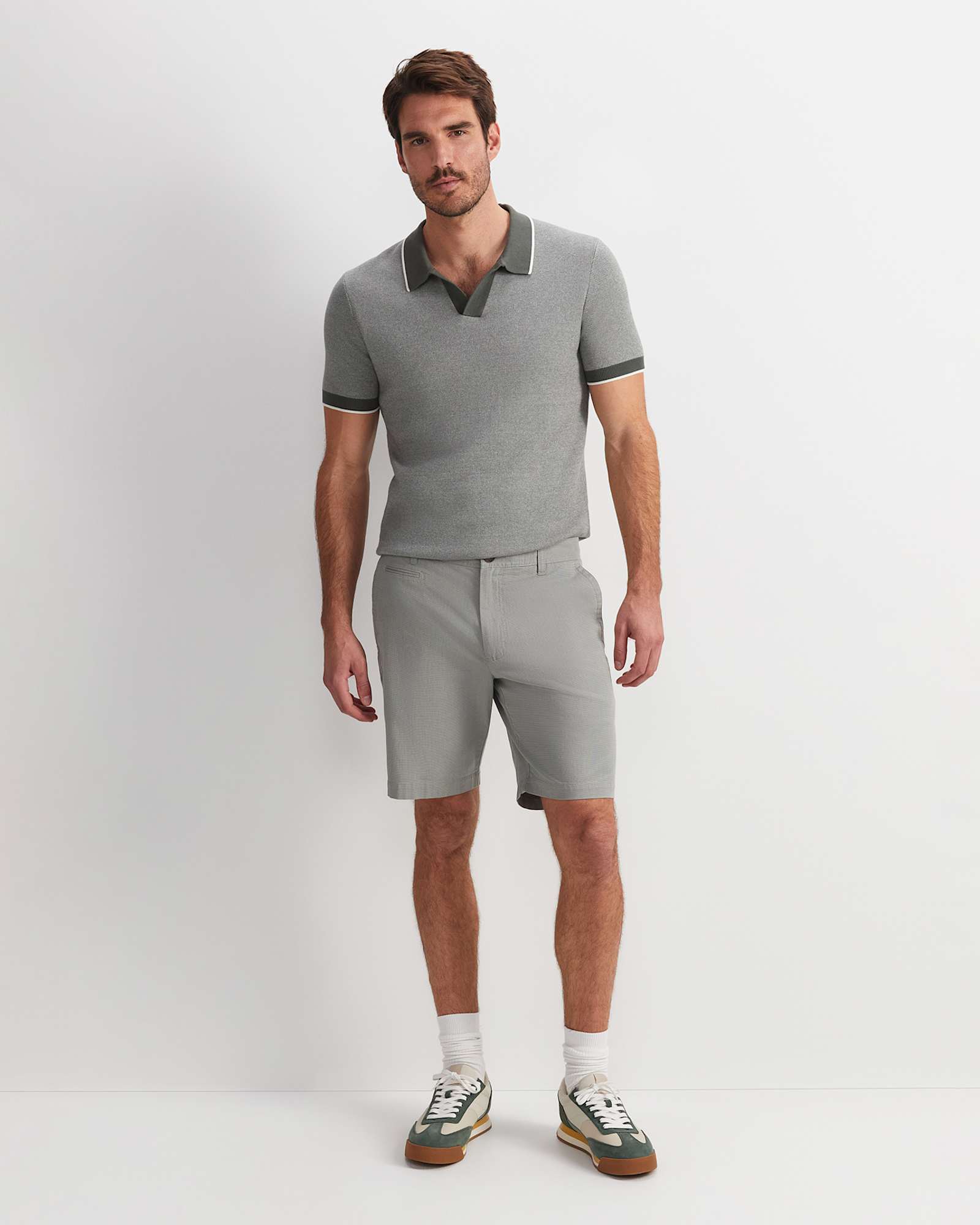 Trey Classic Short in OLIVE