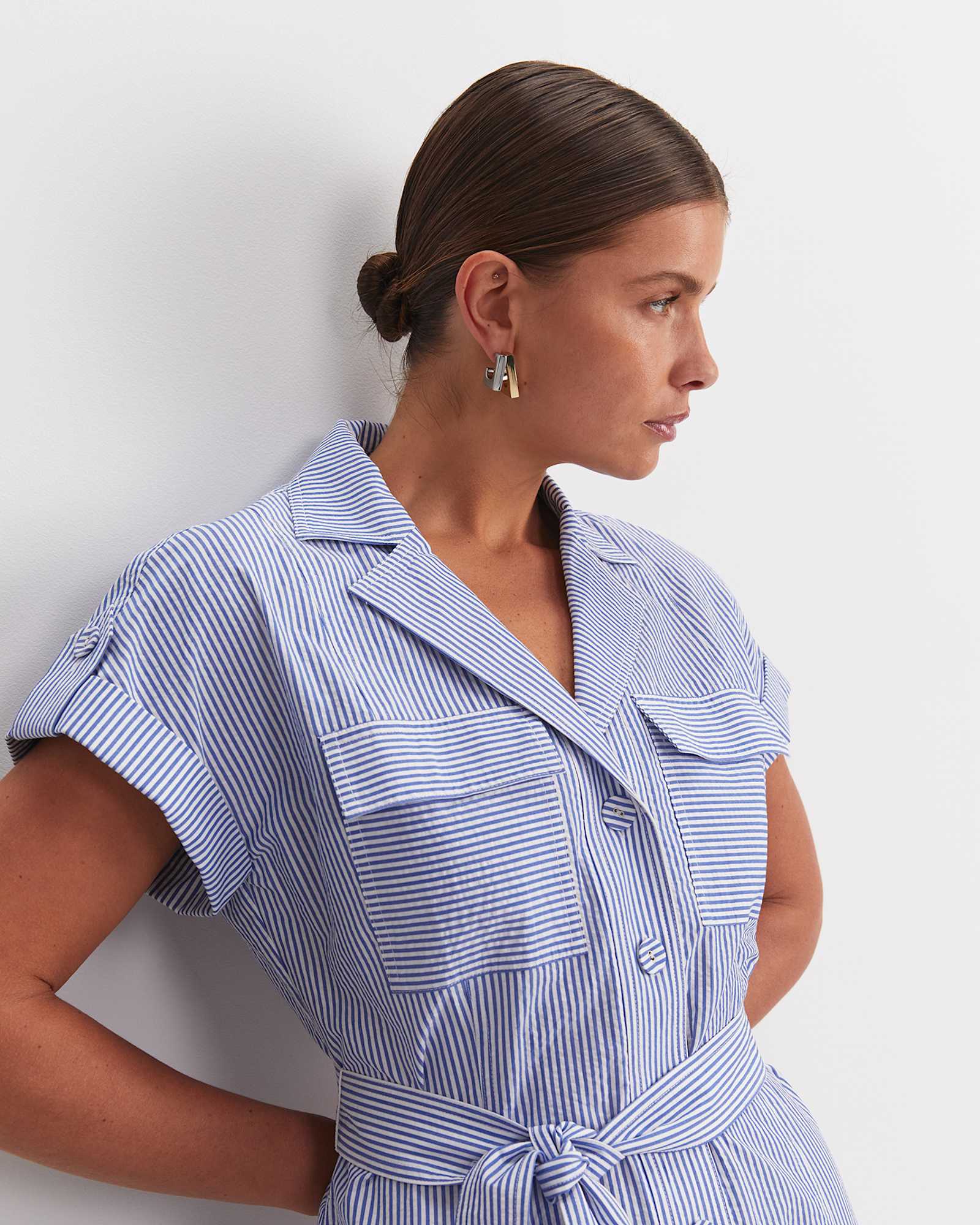 Nia Seersucker Midi Dress in BLUE/WHITE