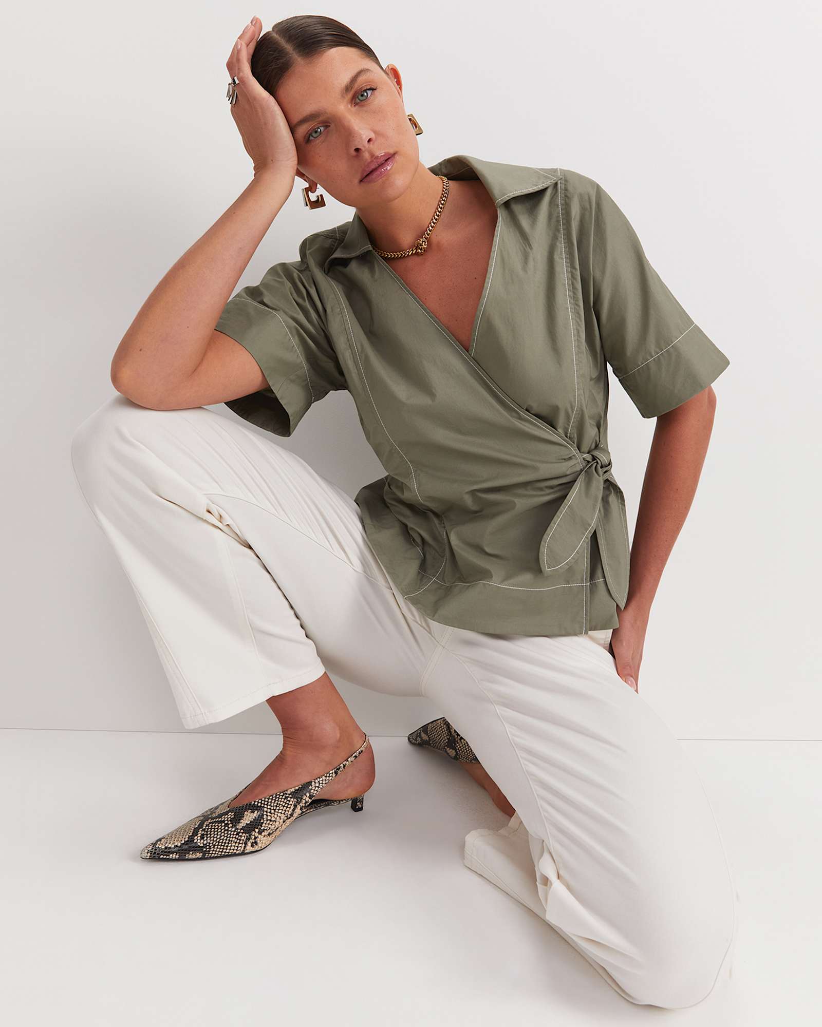 Shiloh Wrap Top in KHAKI/WHITE