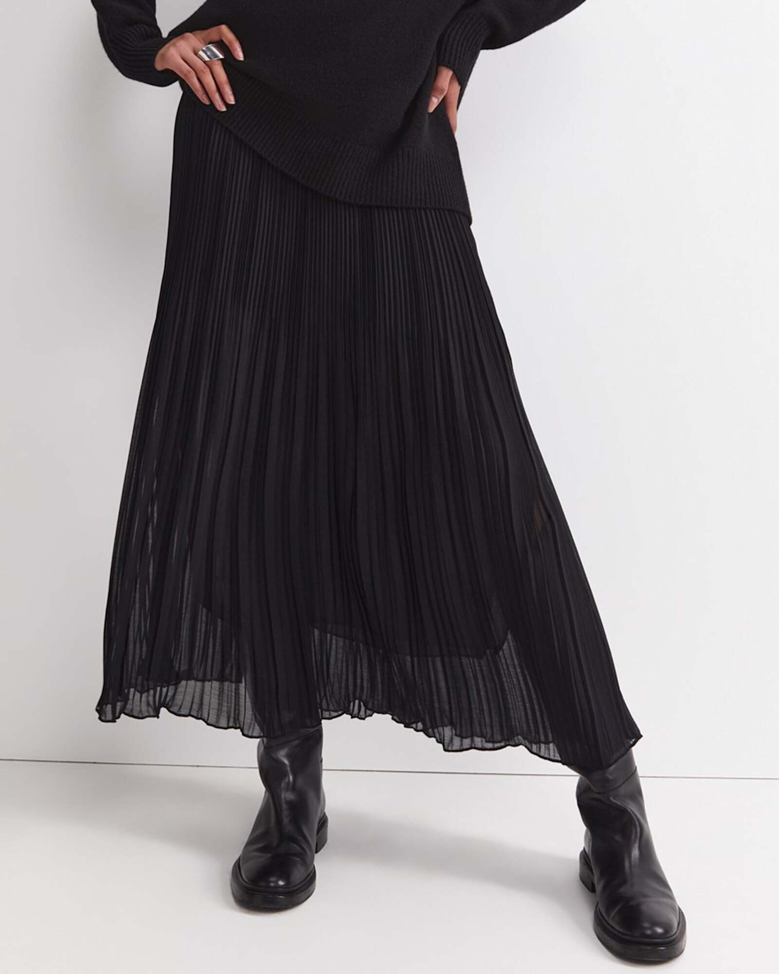 Quinn Pleated Midi Skirt in BLACK