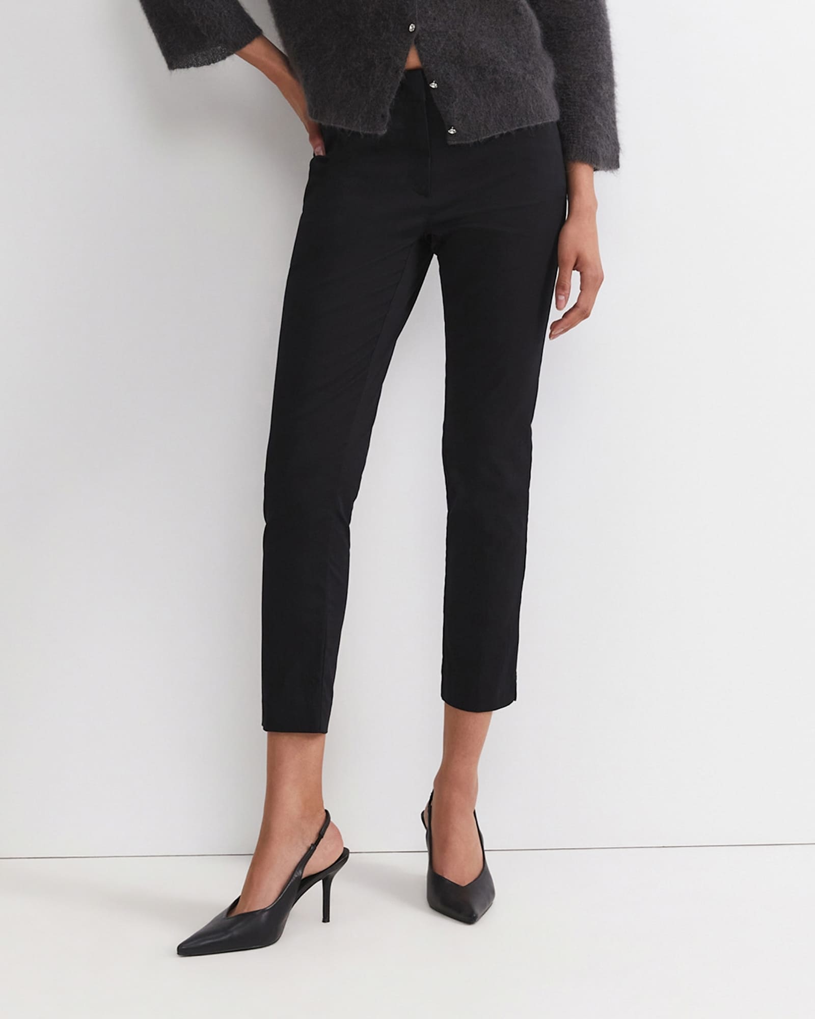 Evie Capri Pant in BLACK