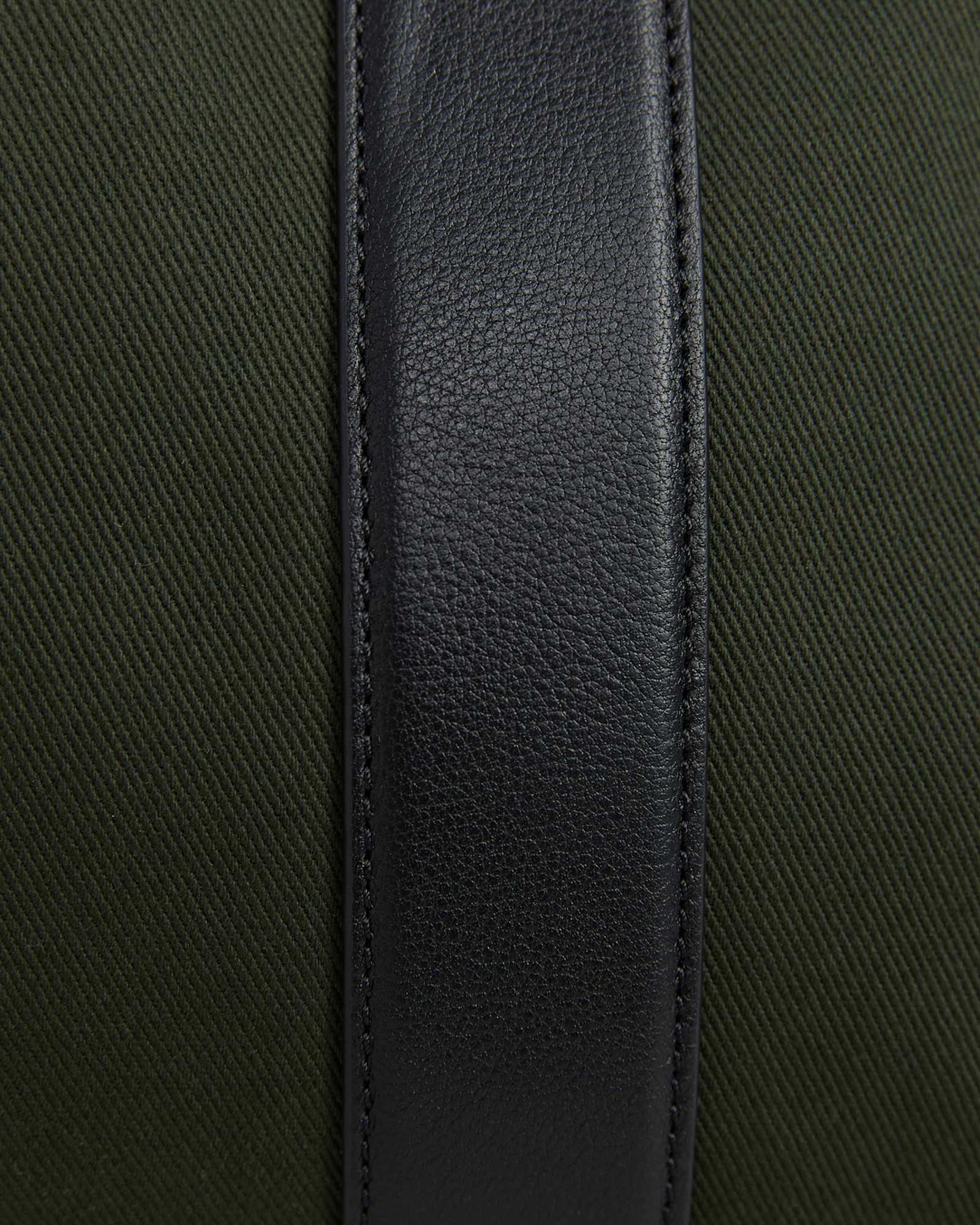 Howard Duffle Bag in FOREST