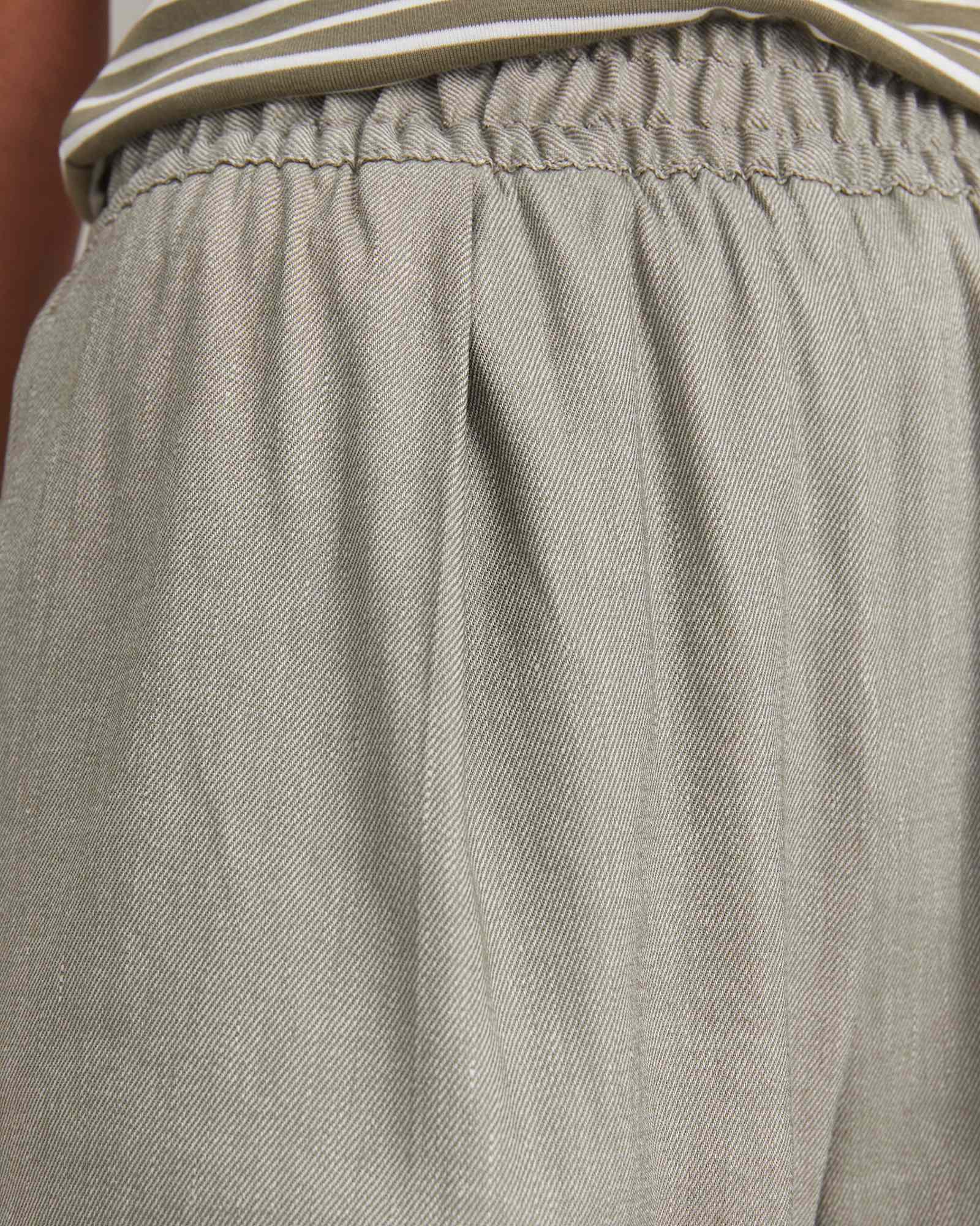 Rosa Elasticated Short in SOFT KHAKI