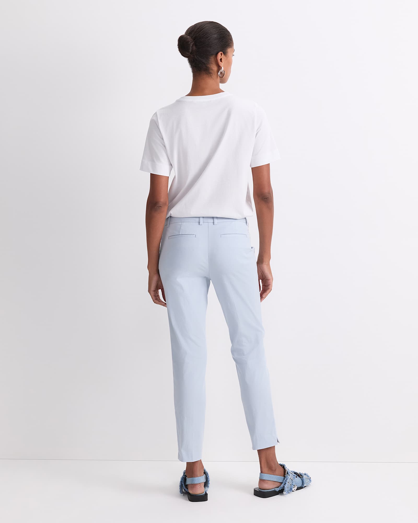 Evie Capri Pant in BLUE MIST