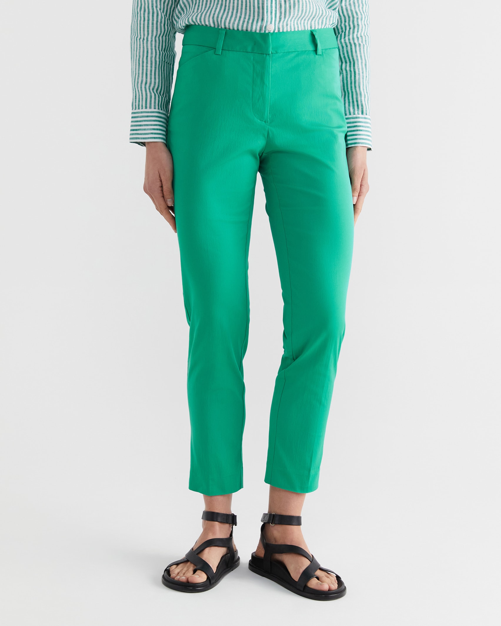Evie Capri in EMERALD