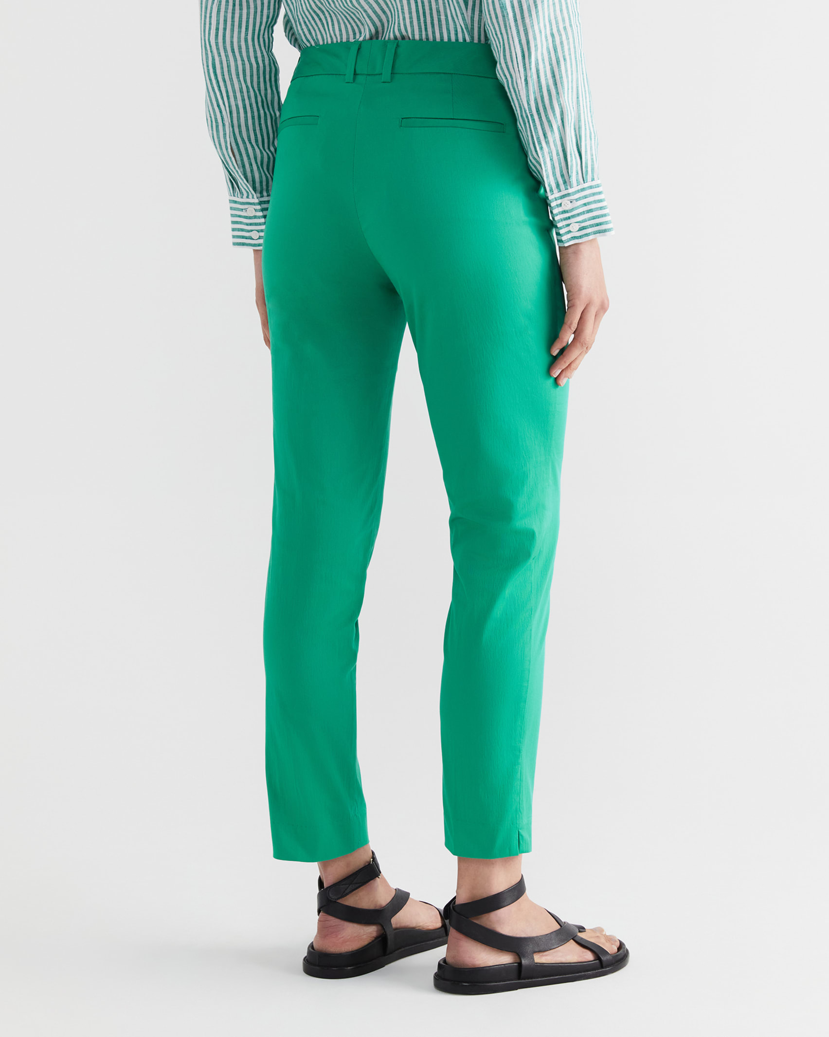 Evie Capri in EMERALD