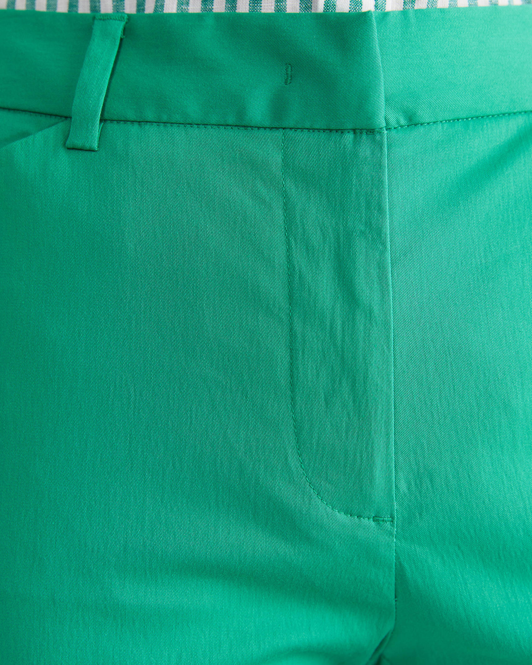 Evie Capri in EMERALD