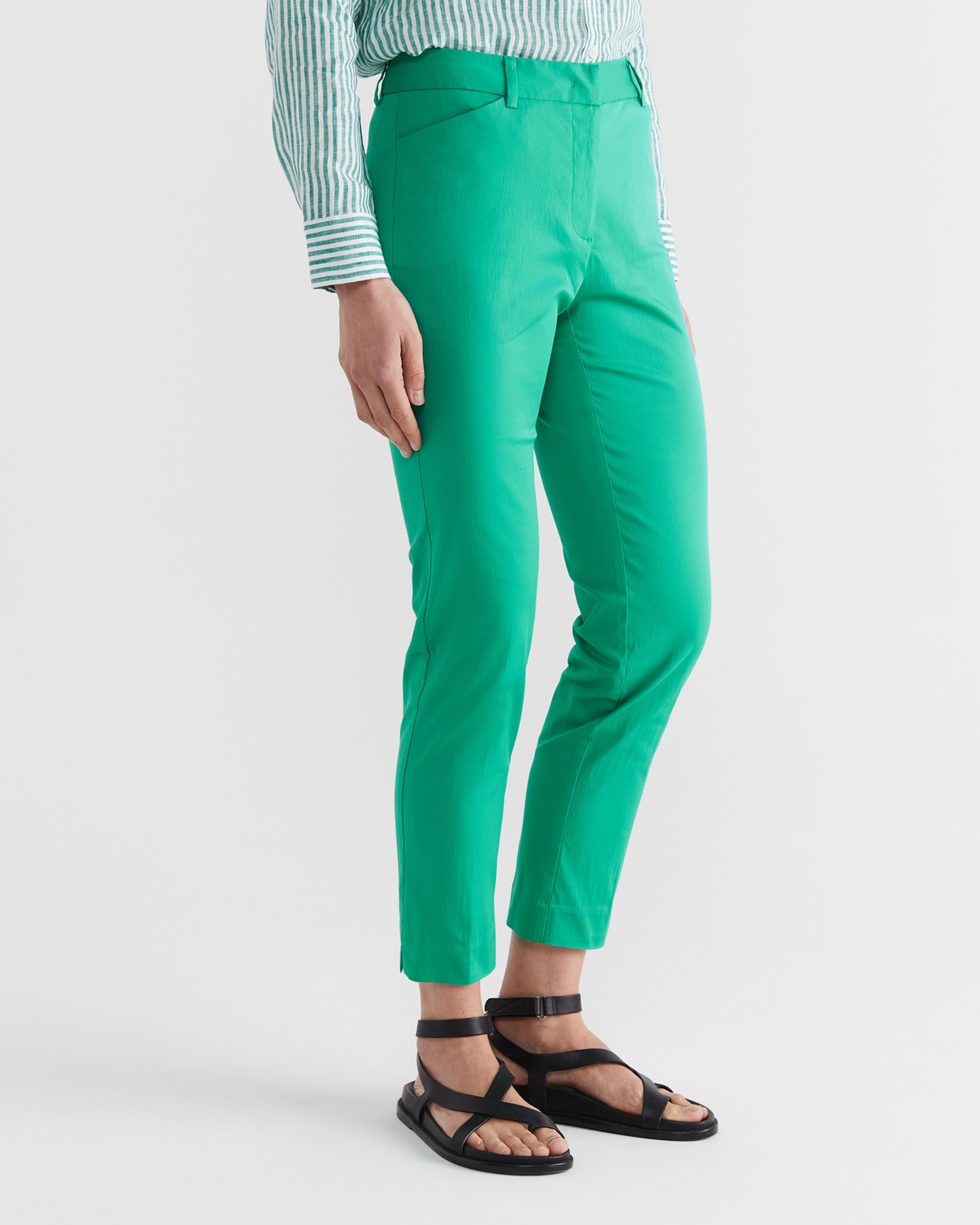 Evie Capri in EMERALD