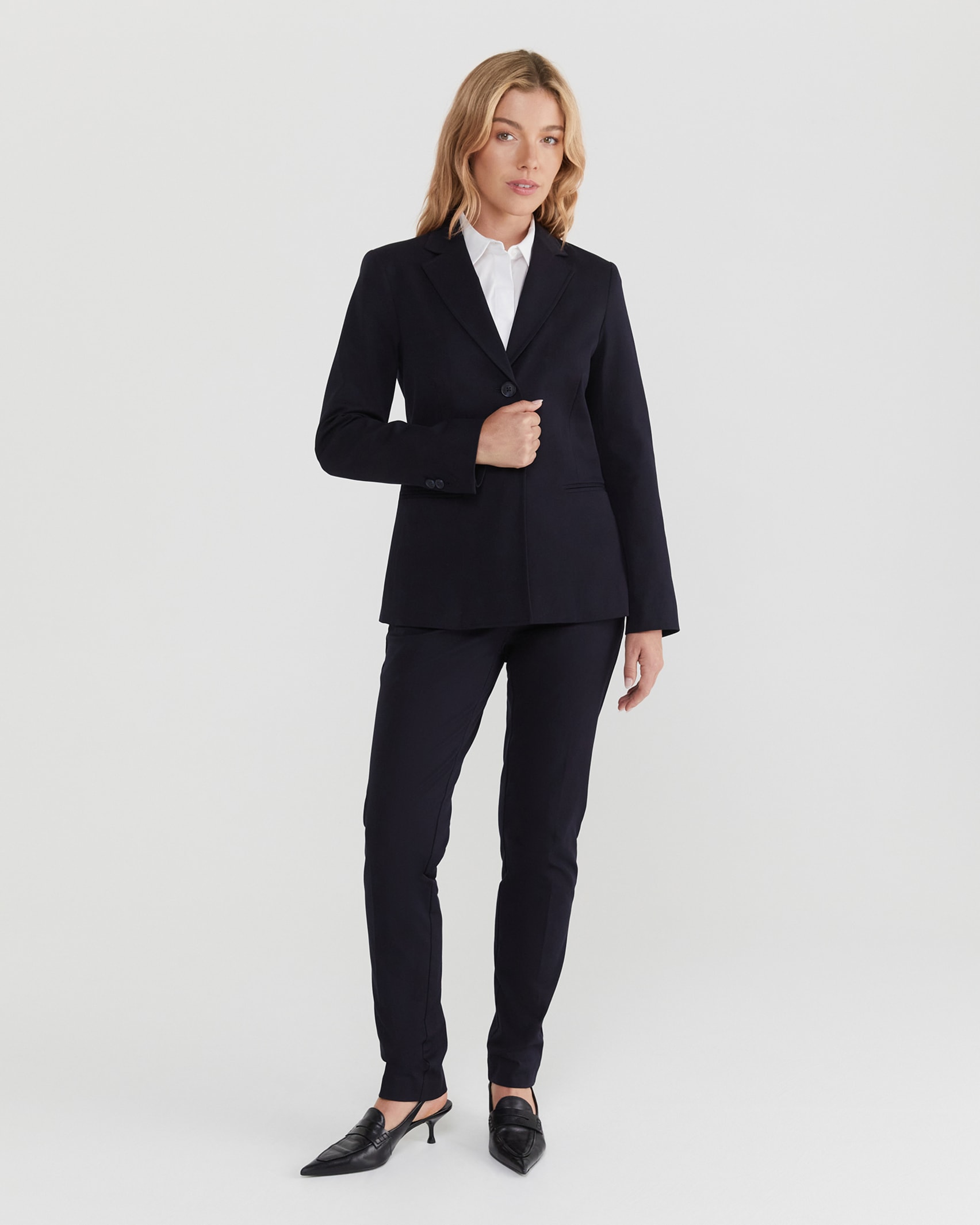 Yvonne Pant 69 in NAVY