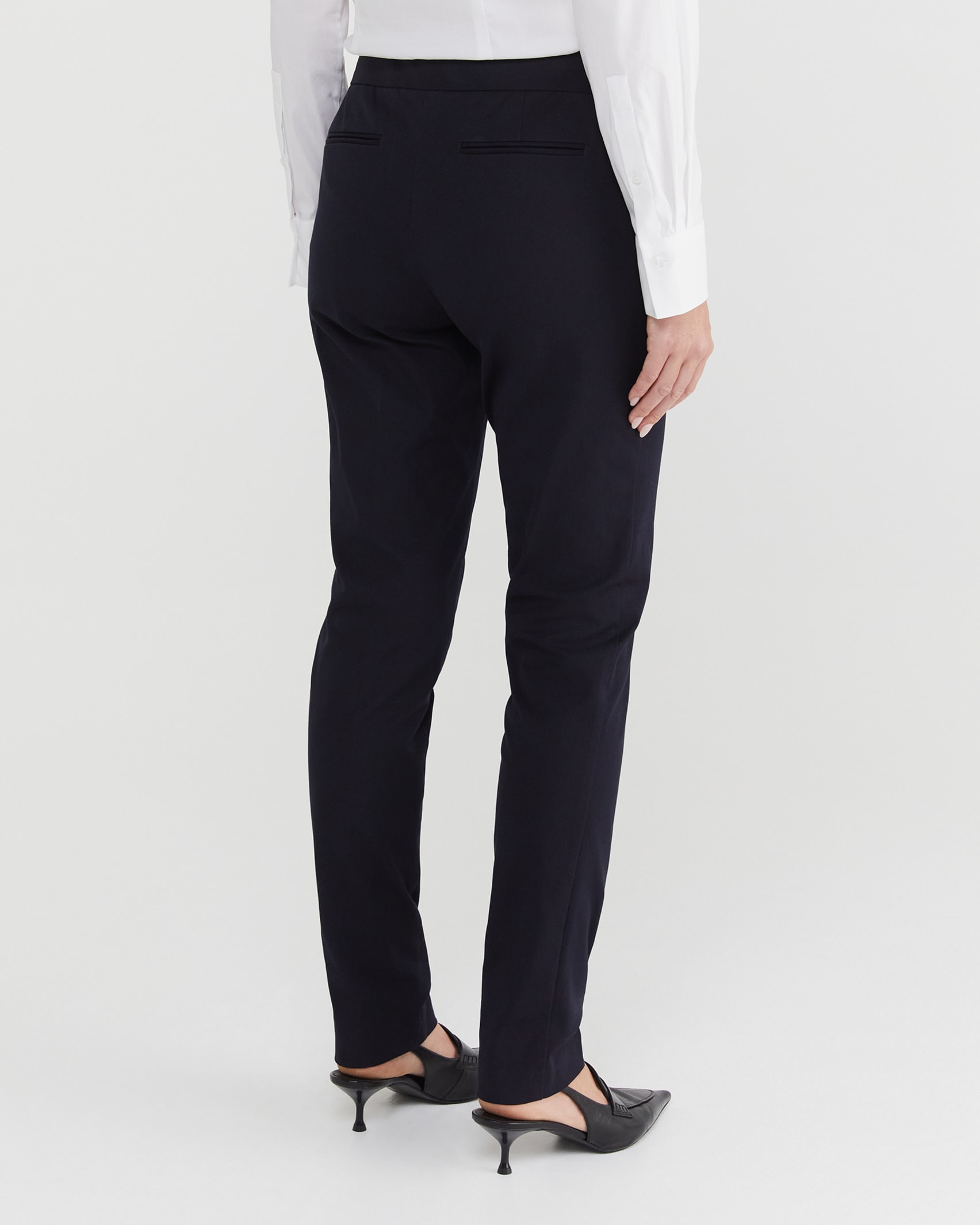 Yvonne Pant 69 in NAVY