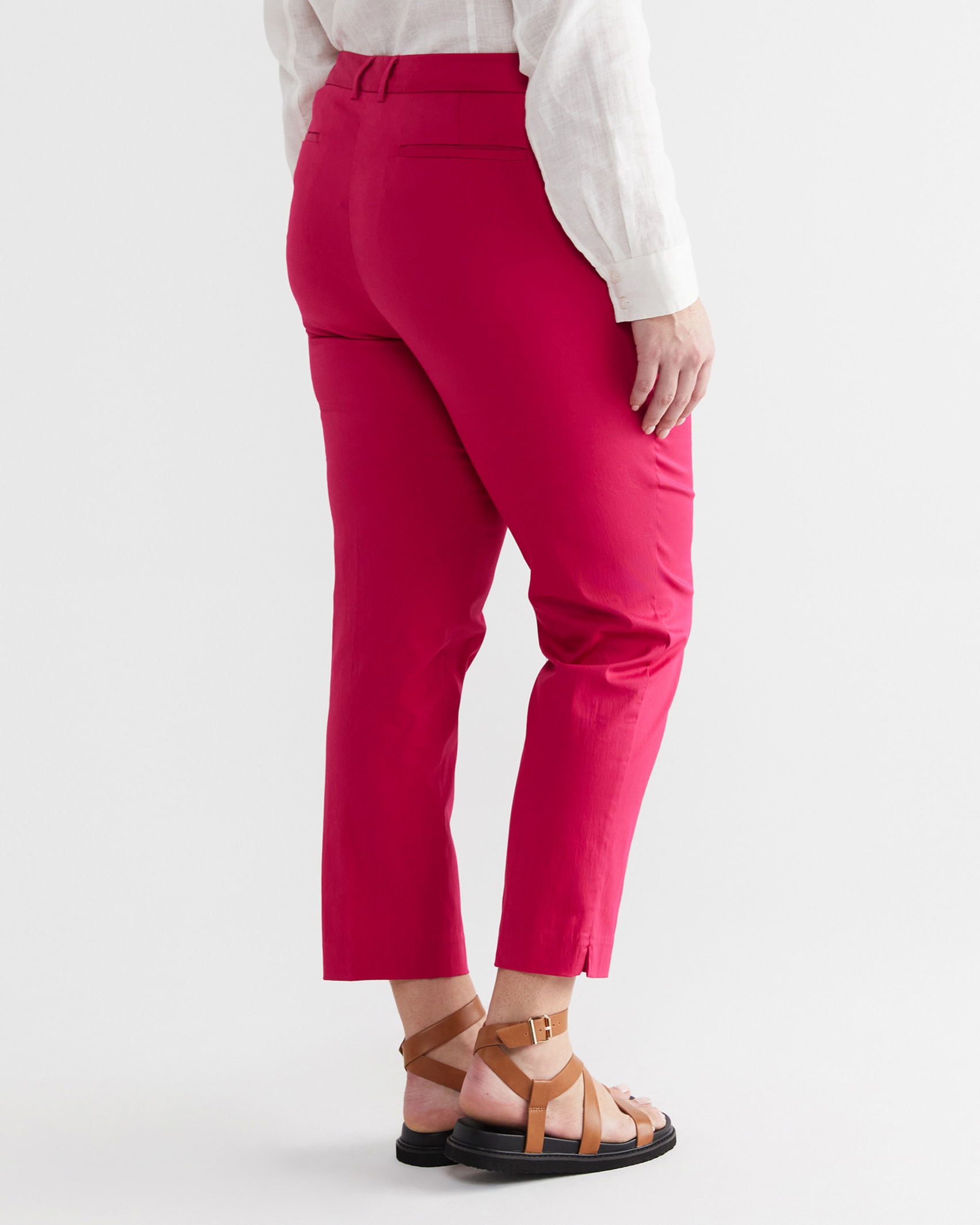 Evie Capri in MAGENTA