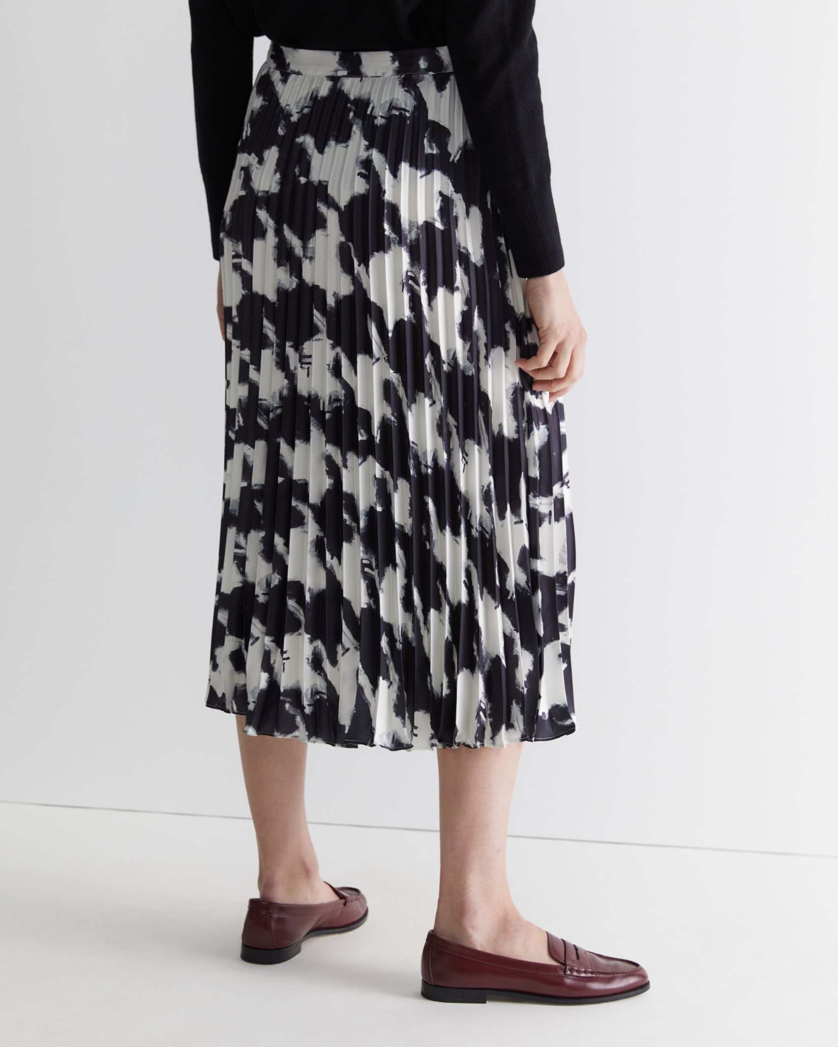 Houndstooth Pleat Skirt in Black Multi Sportscraft