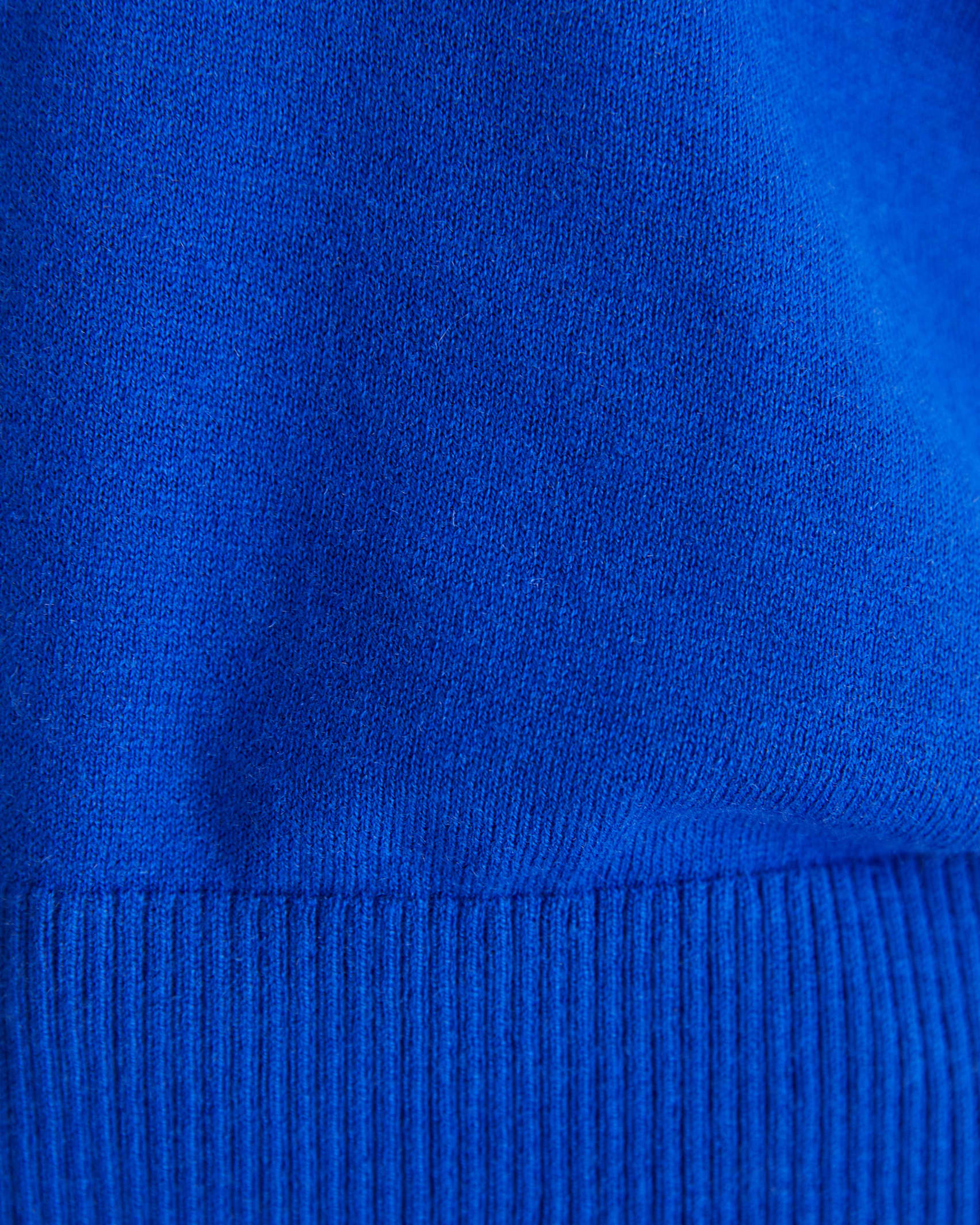 Laurina V-neck Sweater in COBALT