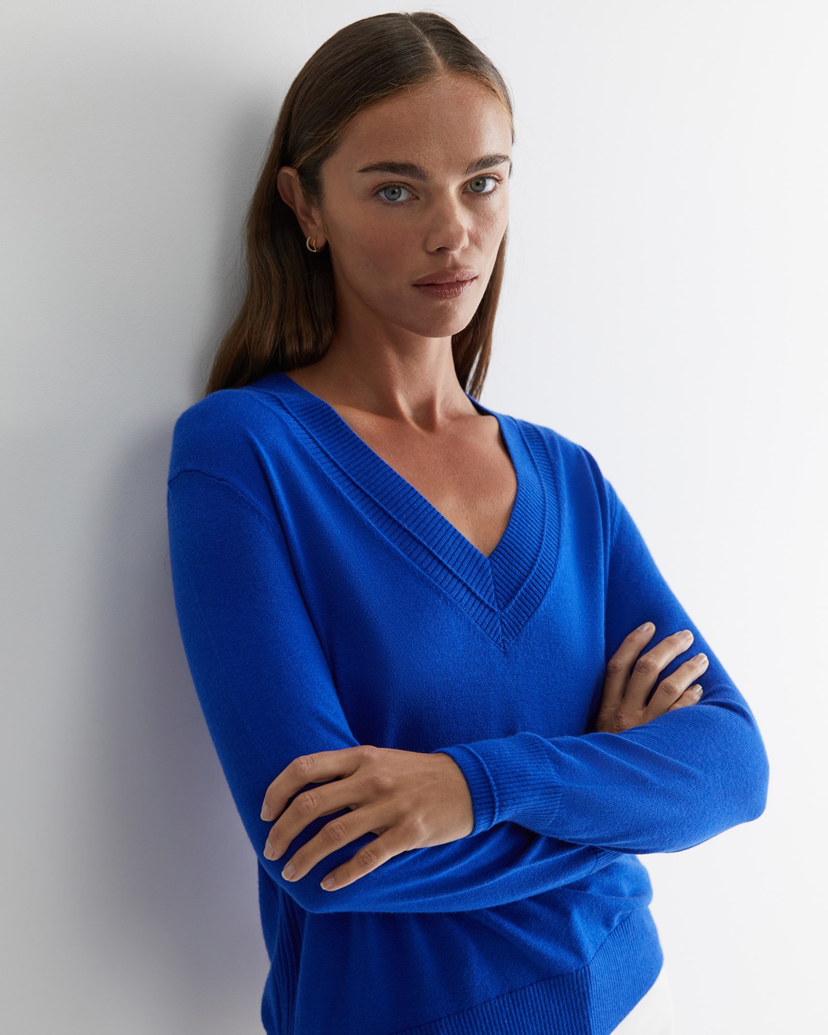 Laurina V-neck Sweater in COBALT