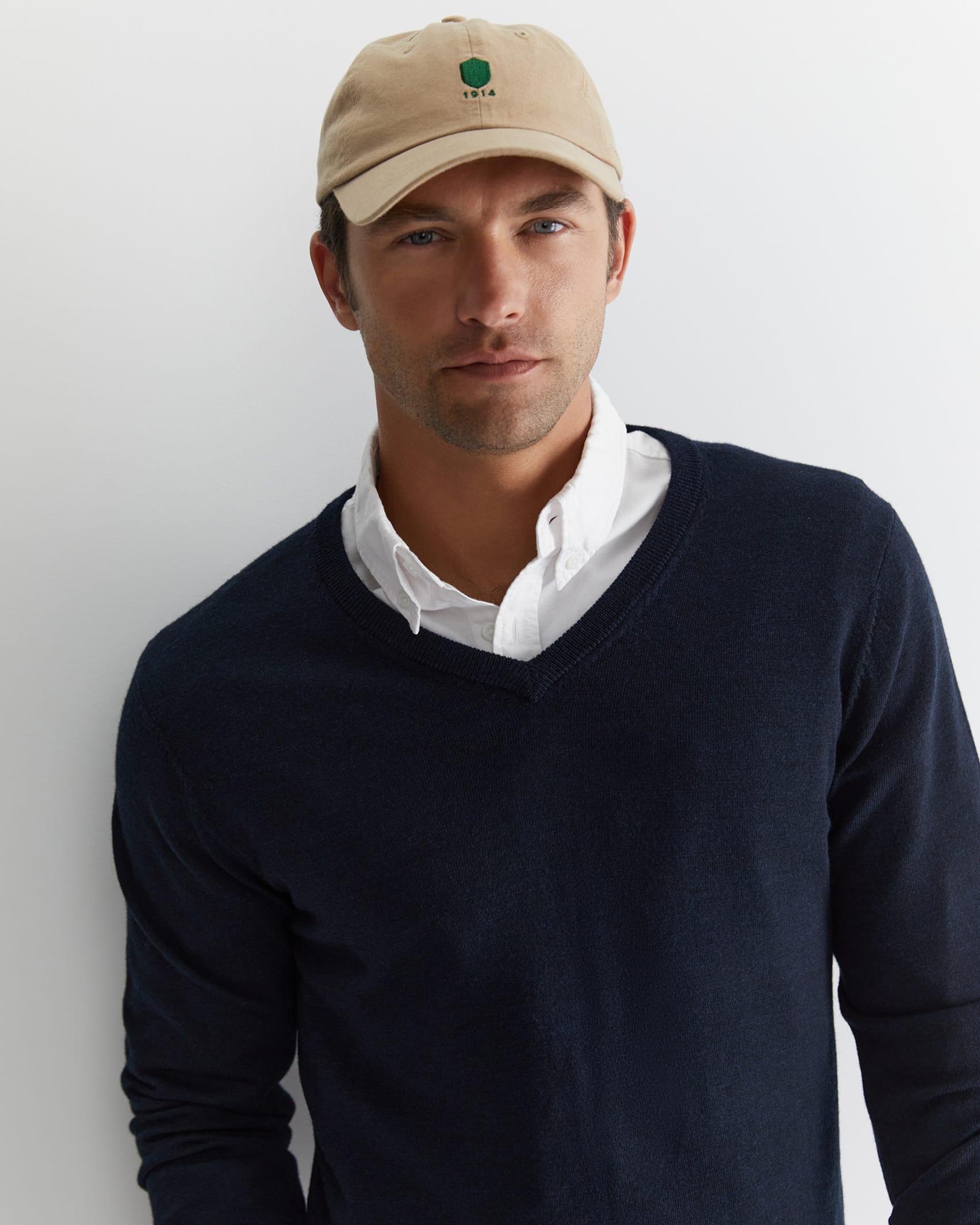 Merino V-Neck Knit in NAVY