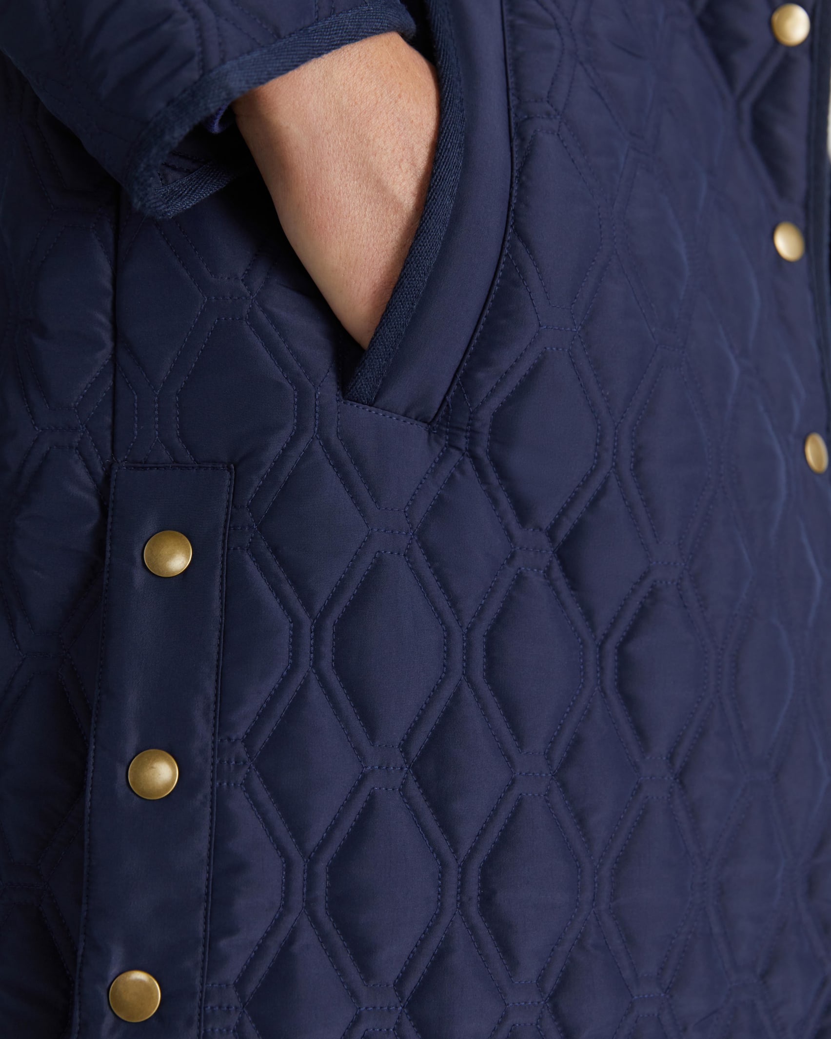 Charlie Longline Quilt Jacket in NAVY