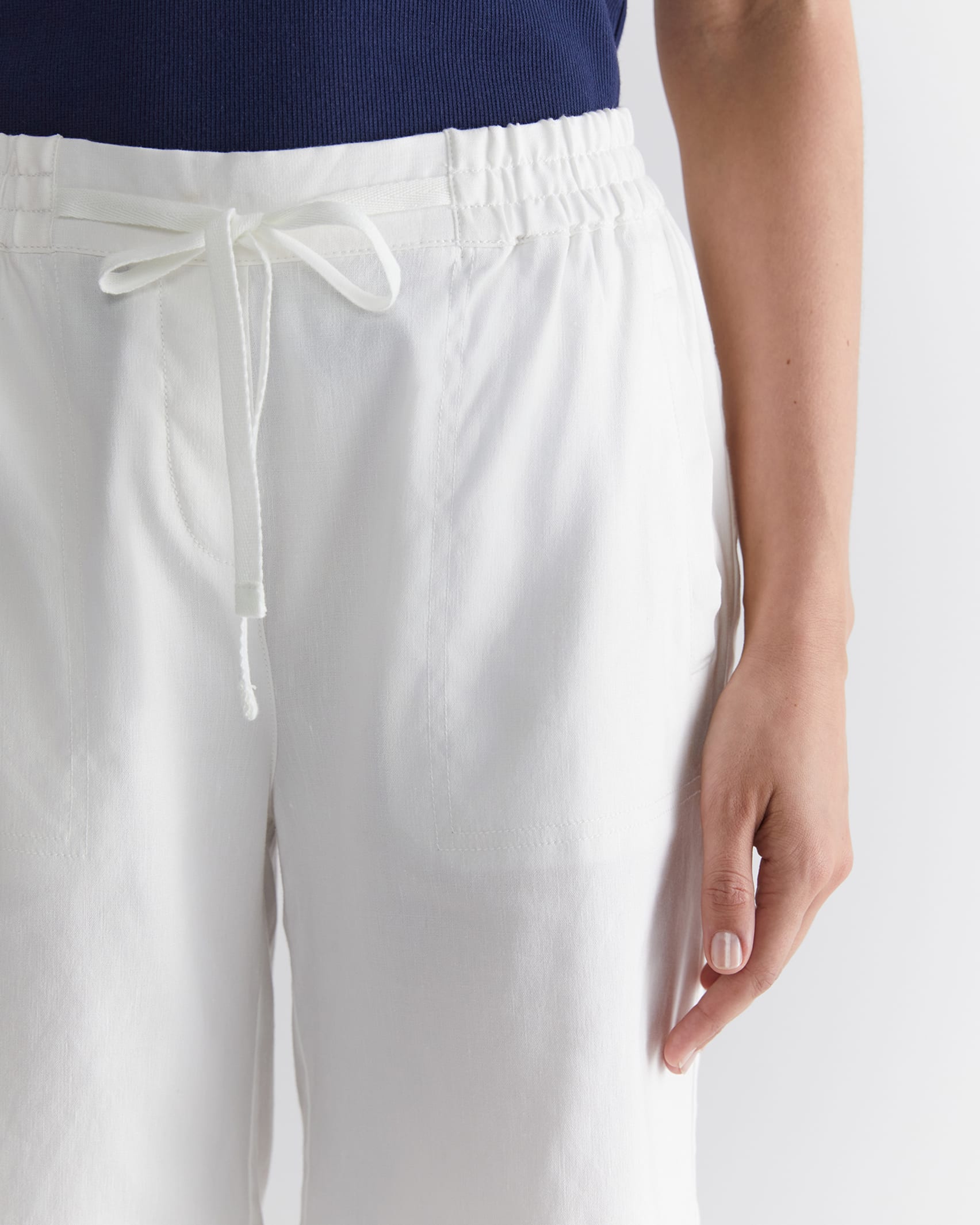 Rosa Linen Short in WHITE