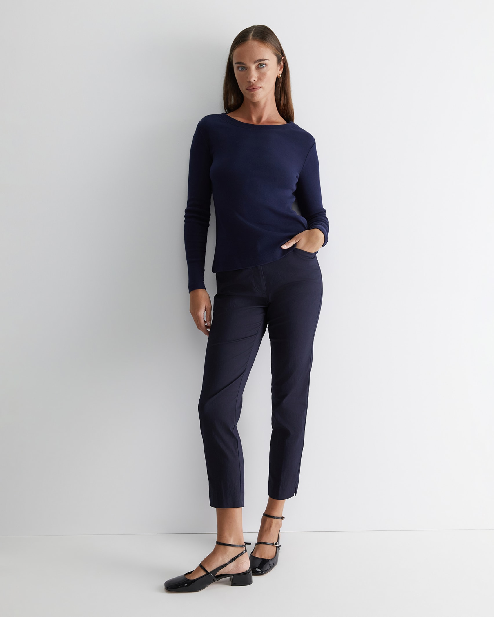 Evie Capri Pant in CLASSIC NAVY