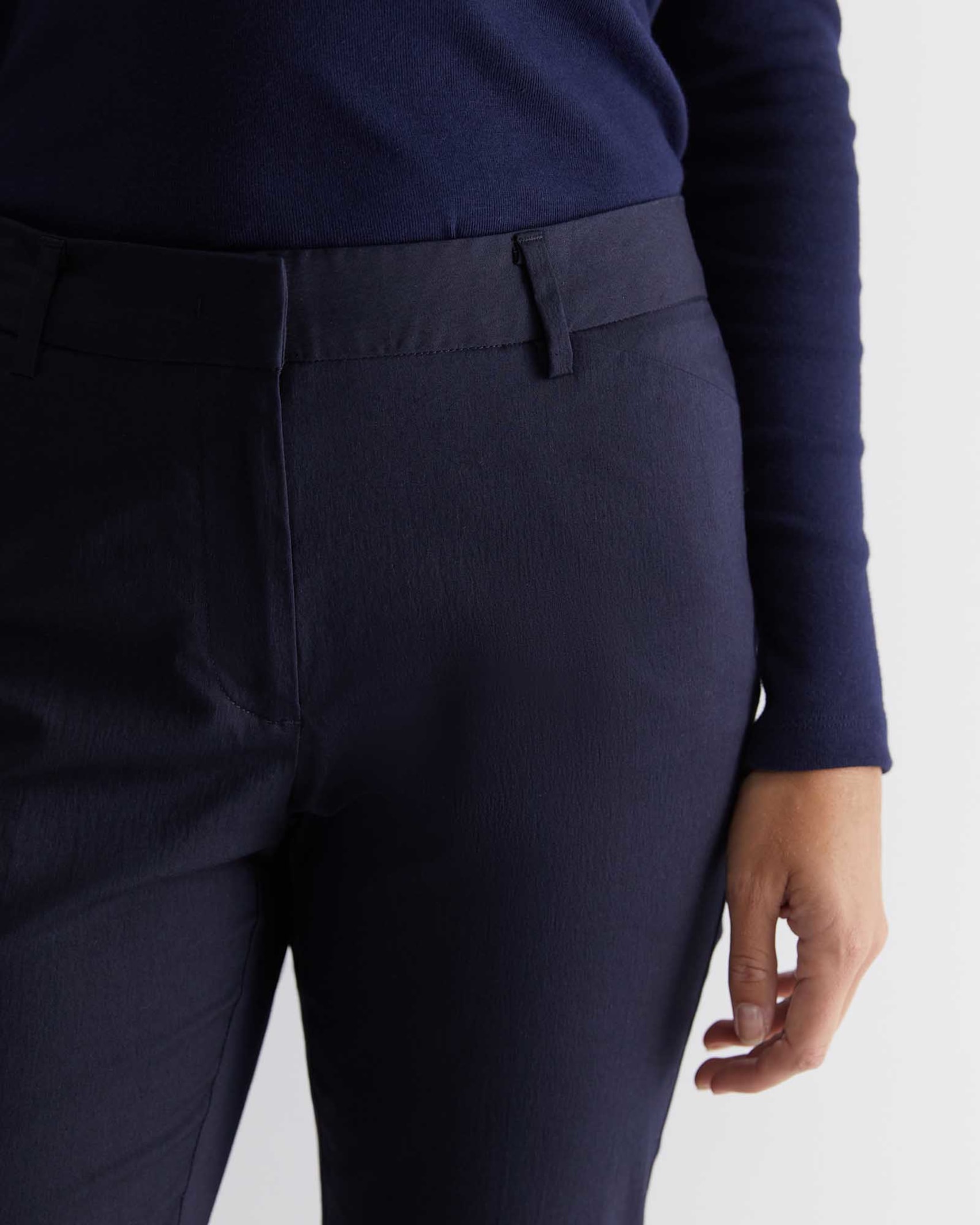 Evie Capri Pant in CLASSIC NAVY