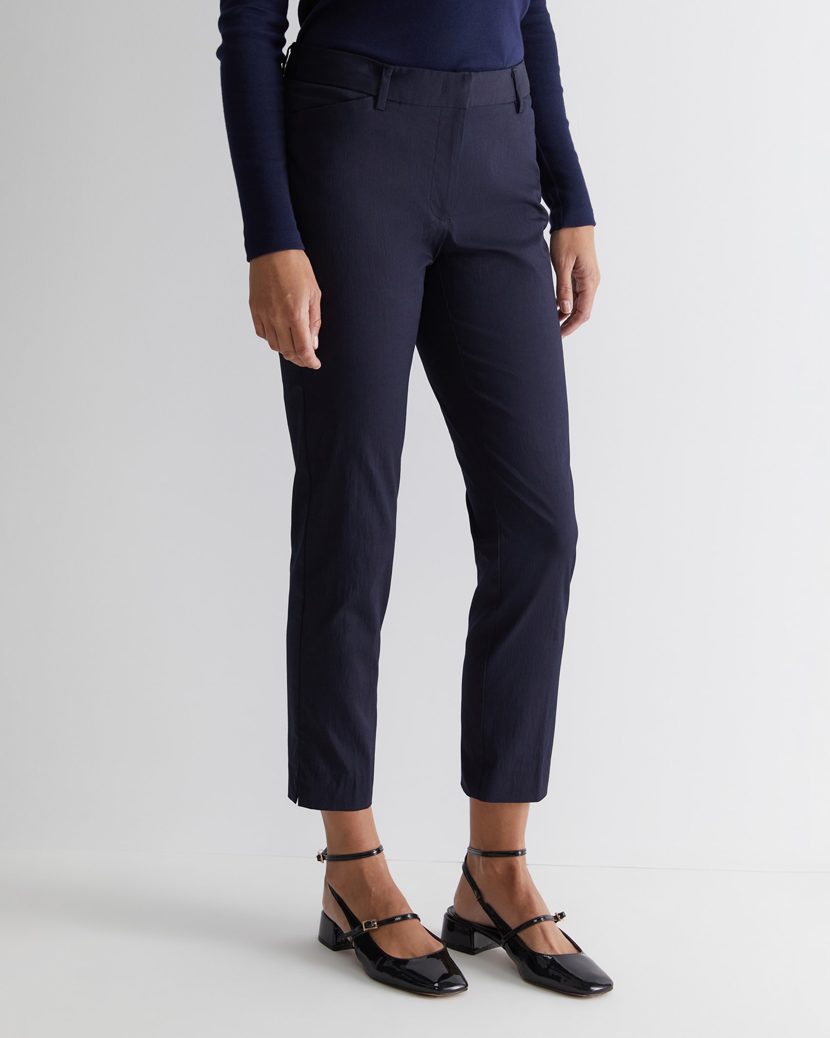 Evie Capri Pant in CLASSIC NAVY