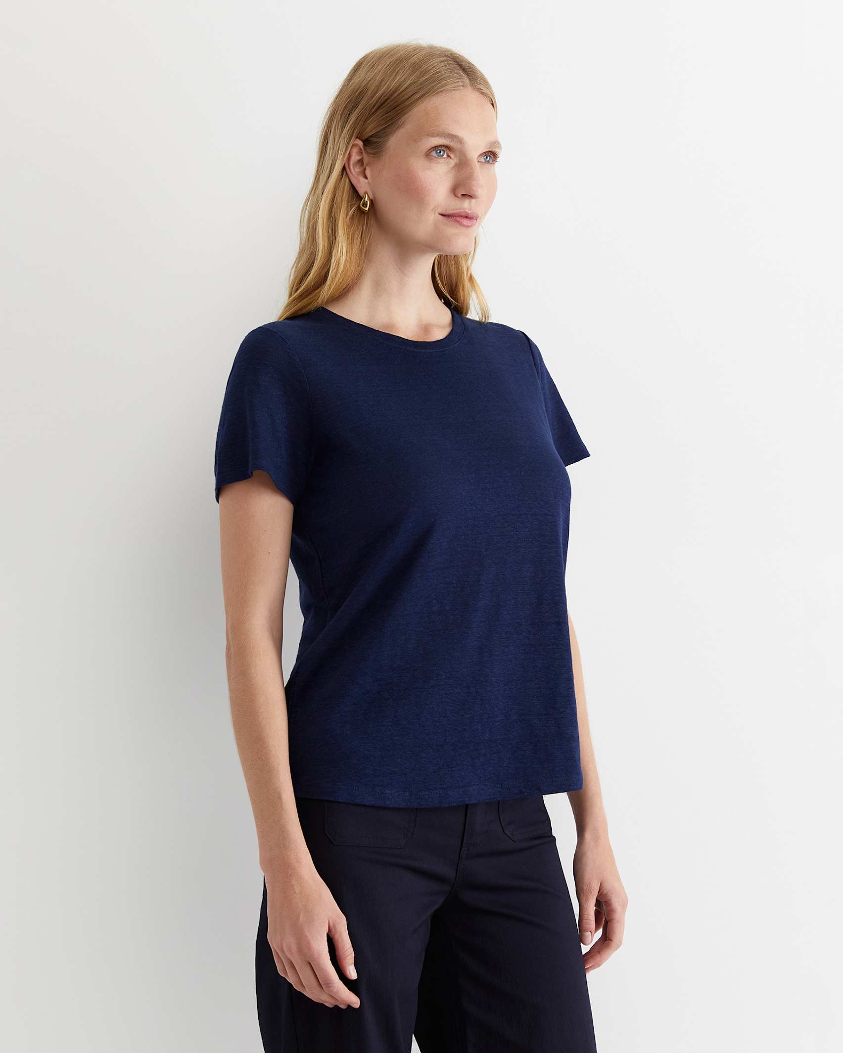 Tonia Crew Neck Linen Tee in NAVY