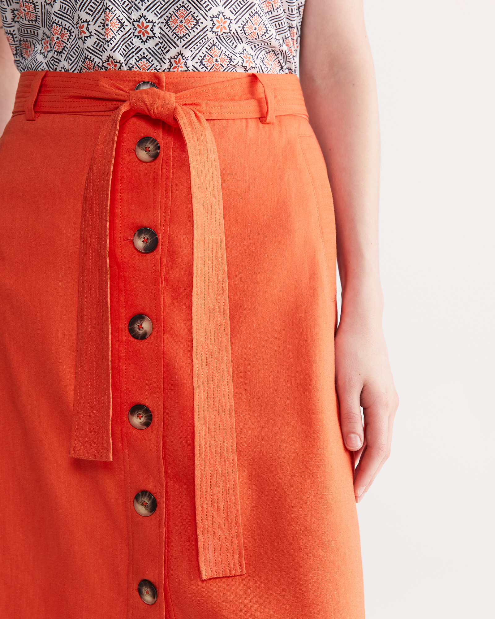 Orange belt outlet skirt