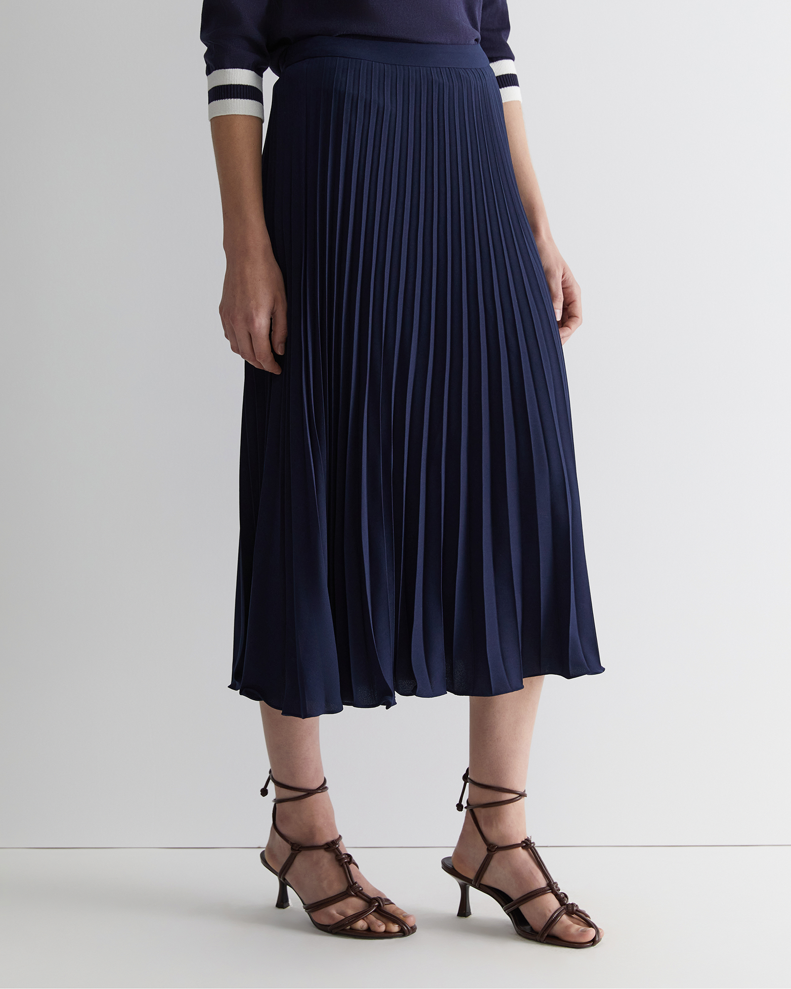 Navy pleated 2025 skirt 08